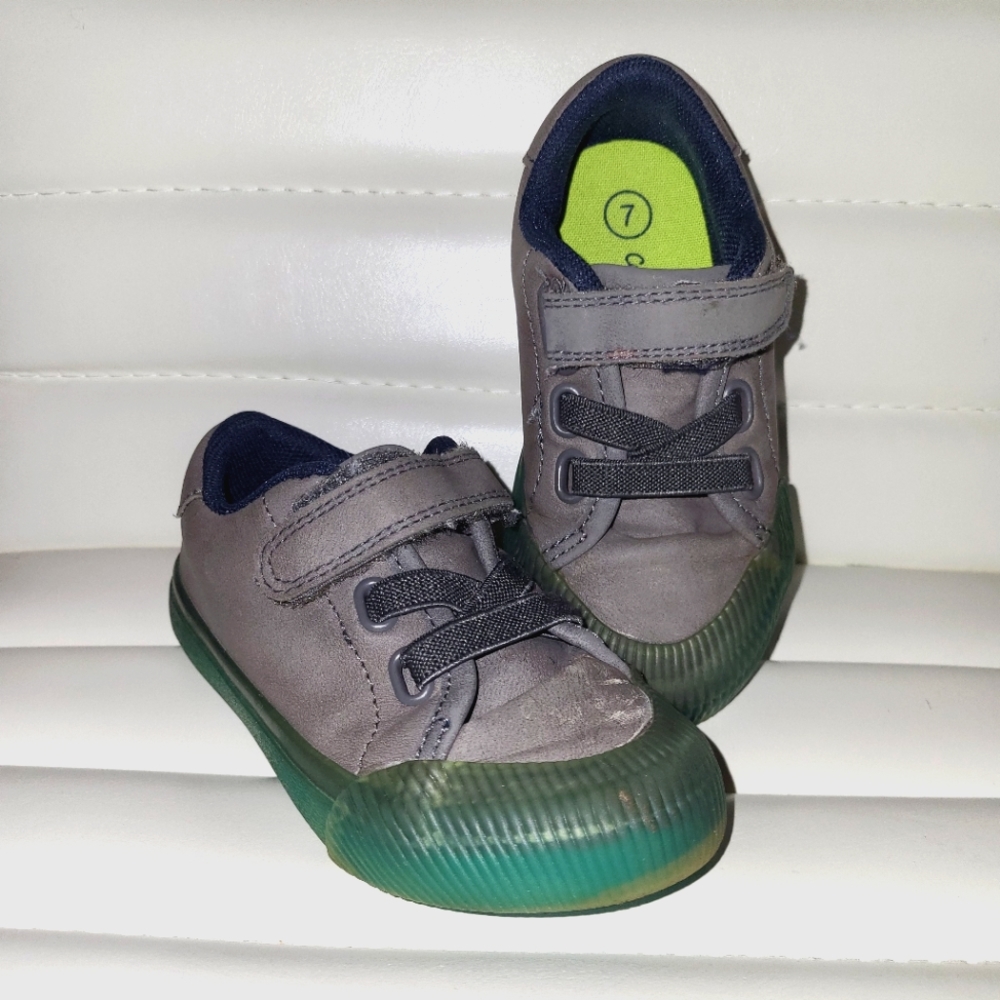 Kid's Shoes: Size 7, Cat and Jack
